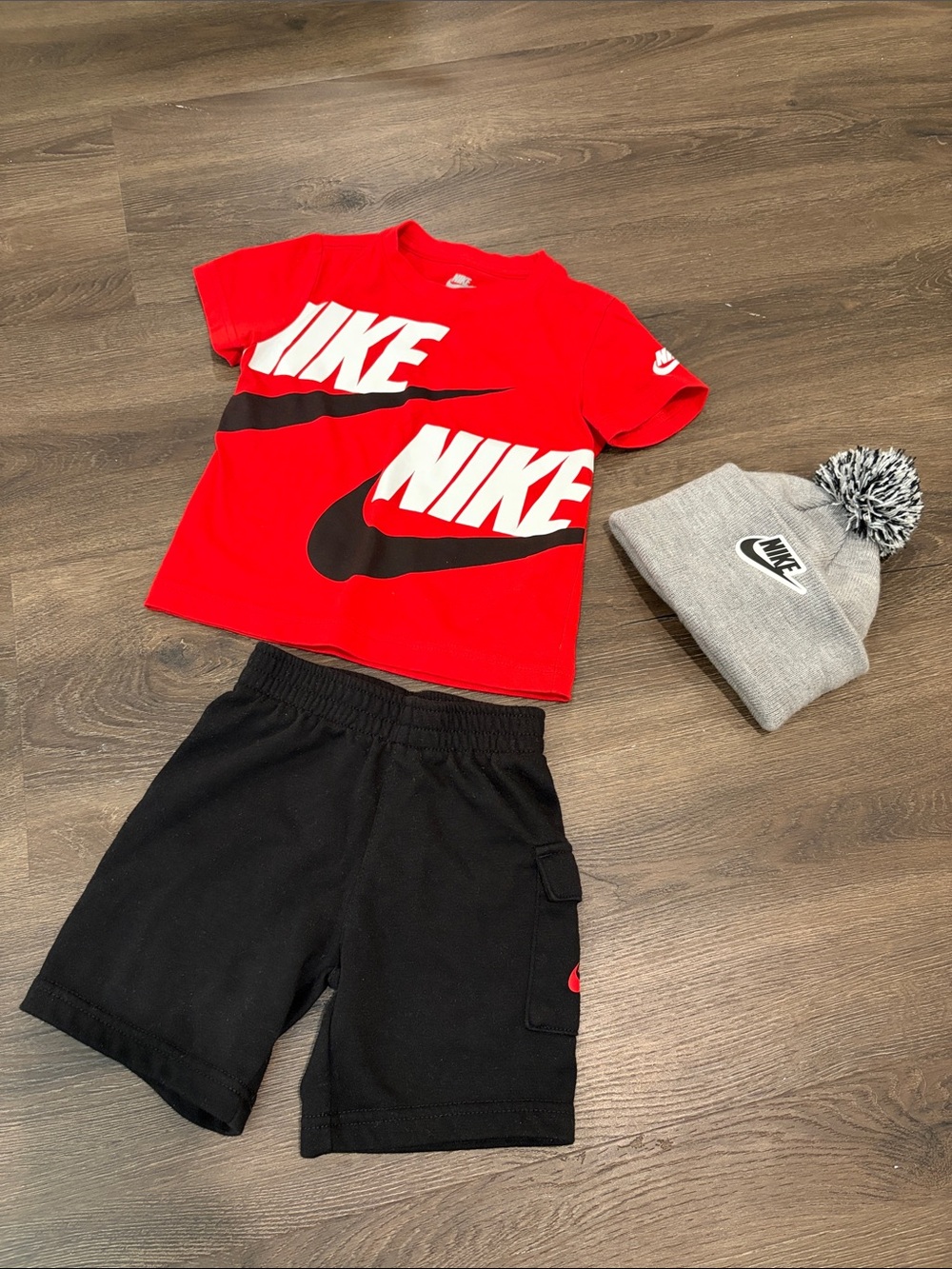 *Like New*Nike T‑Shirt and Shorts +Beanie Kids Set